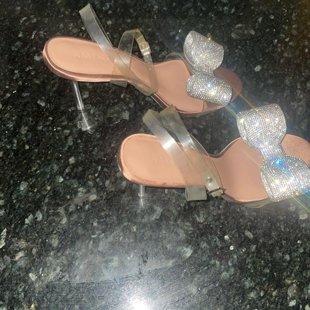 Chic Silver and Tan Bow Heels - Picture 3 of 6